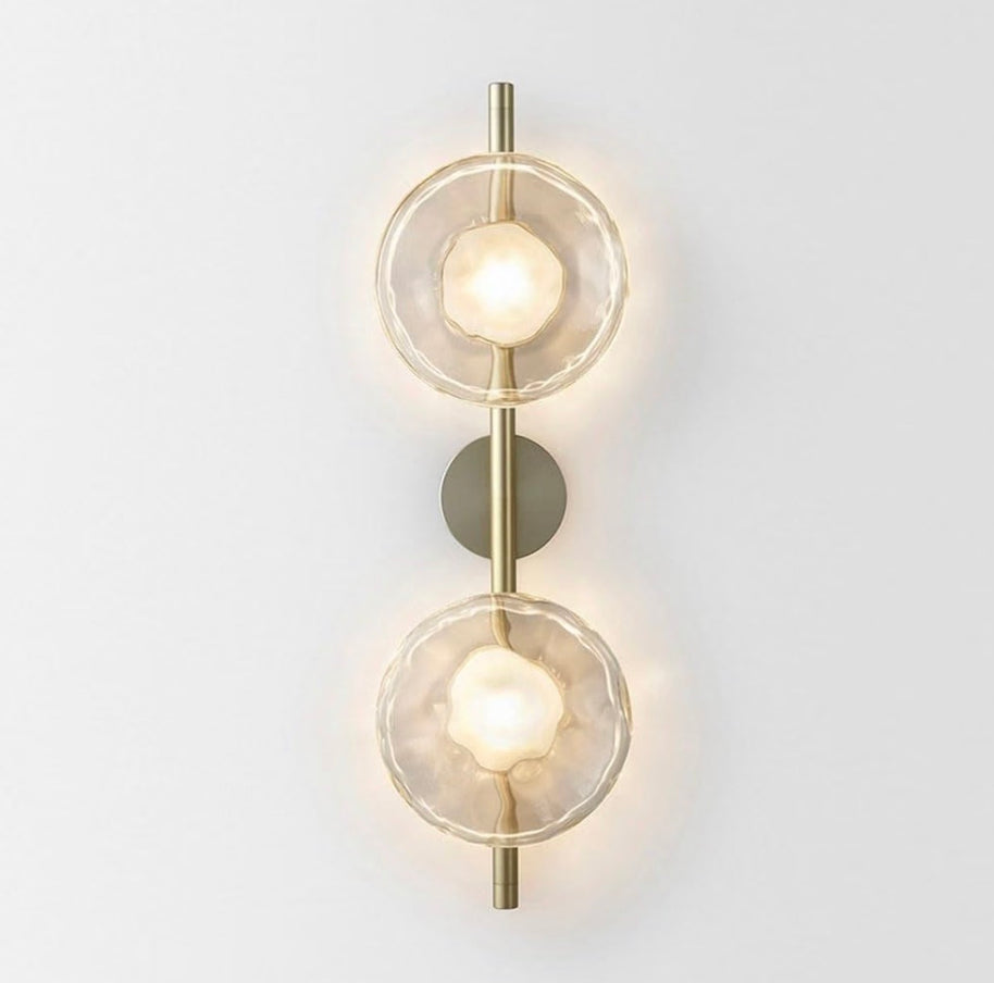 Linear wall lamp