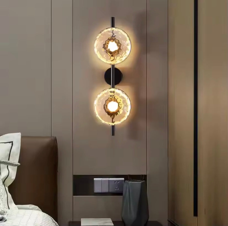 Linear wall lamp