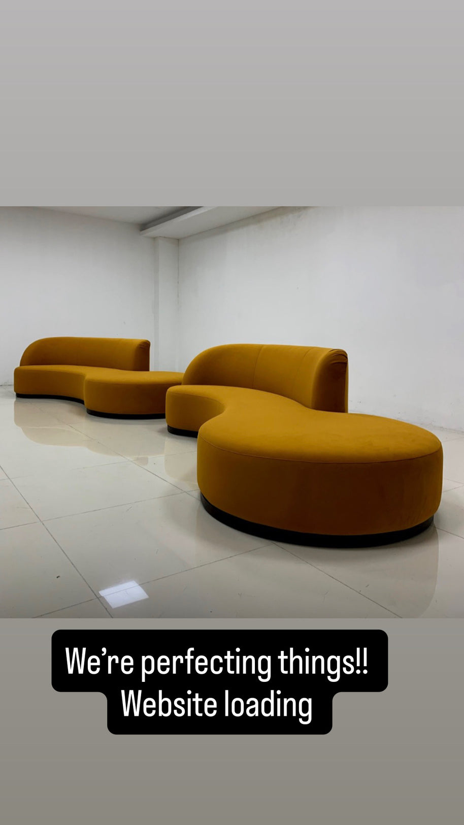 Curved velvet chaise